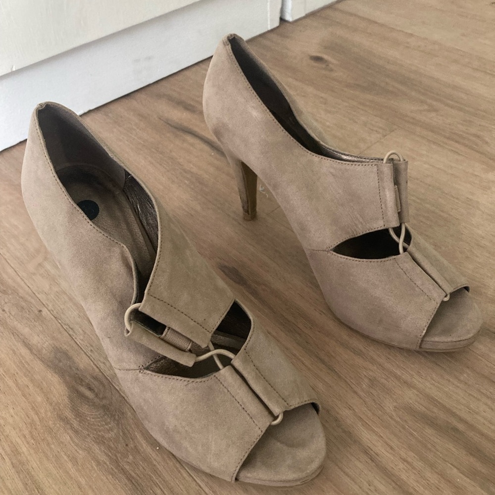 CP by Dress Barn SIZE 9.5 4” Taupe Open Toed Stilettos Heels
